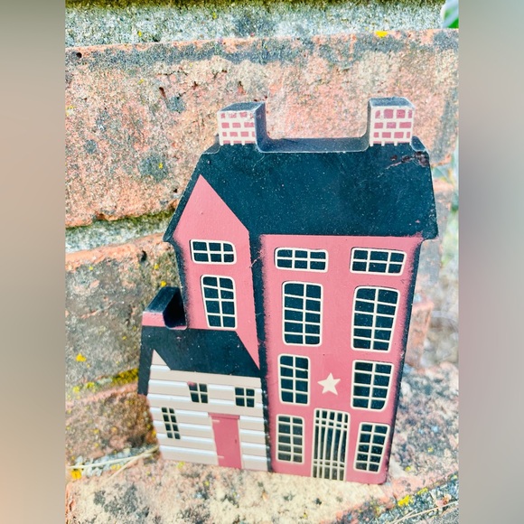 *Town House Blocks Primitive Burgundy Shelf Sitter - Picture 11 of 12